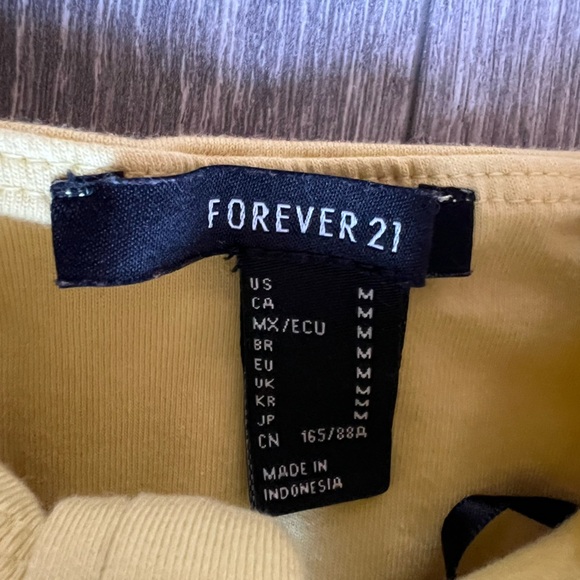 Forever 21 tie front summer crop top tank top in yellow. Size M - Picture 4 of 8